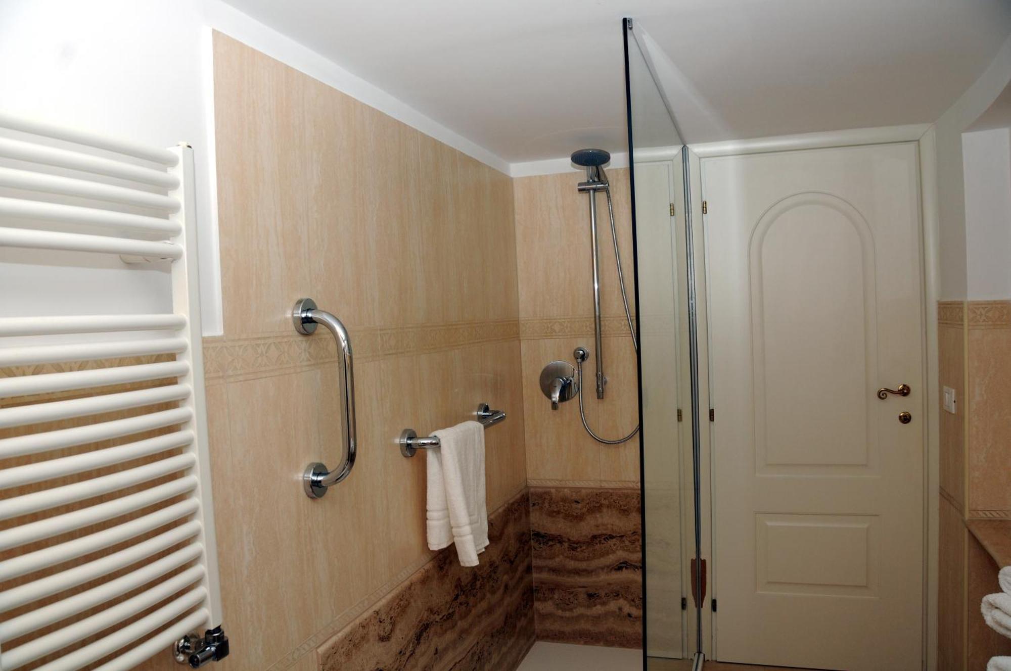 A Casa Di Lu, Al Colosseo - Guest House Рим Екстер'єр фото