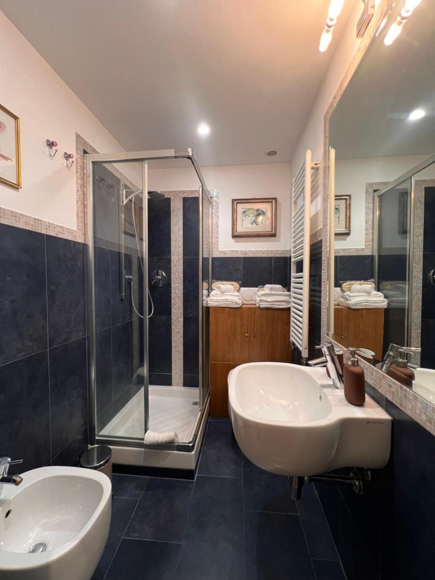 A Casa Di Lu, Al Colosseo - Guest House Рим Екстер'єр фото