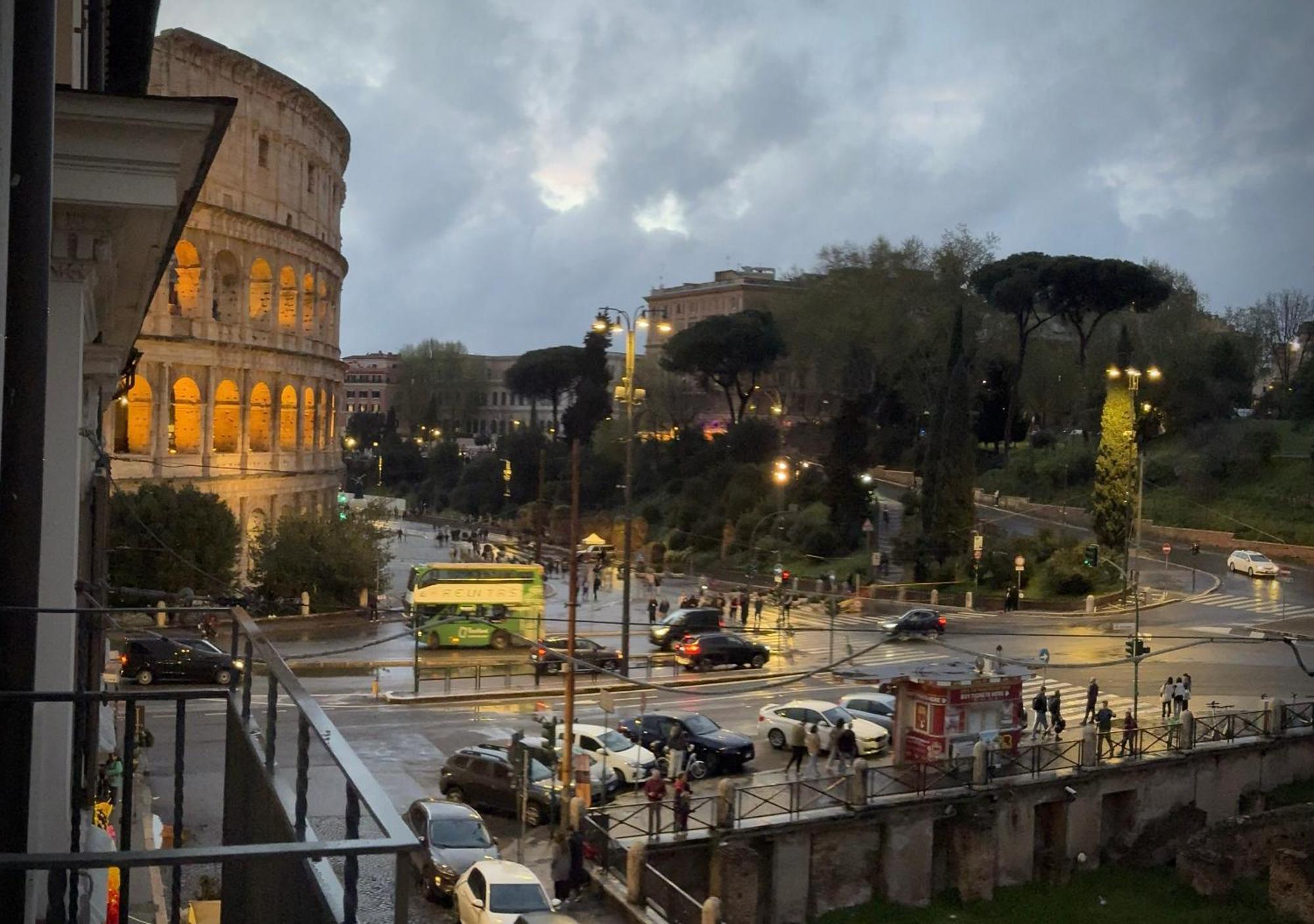 A Casa Di Lu, Al Colosseo - Guest House Рим Екстер'єр фото
