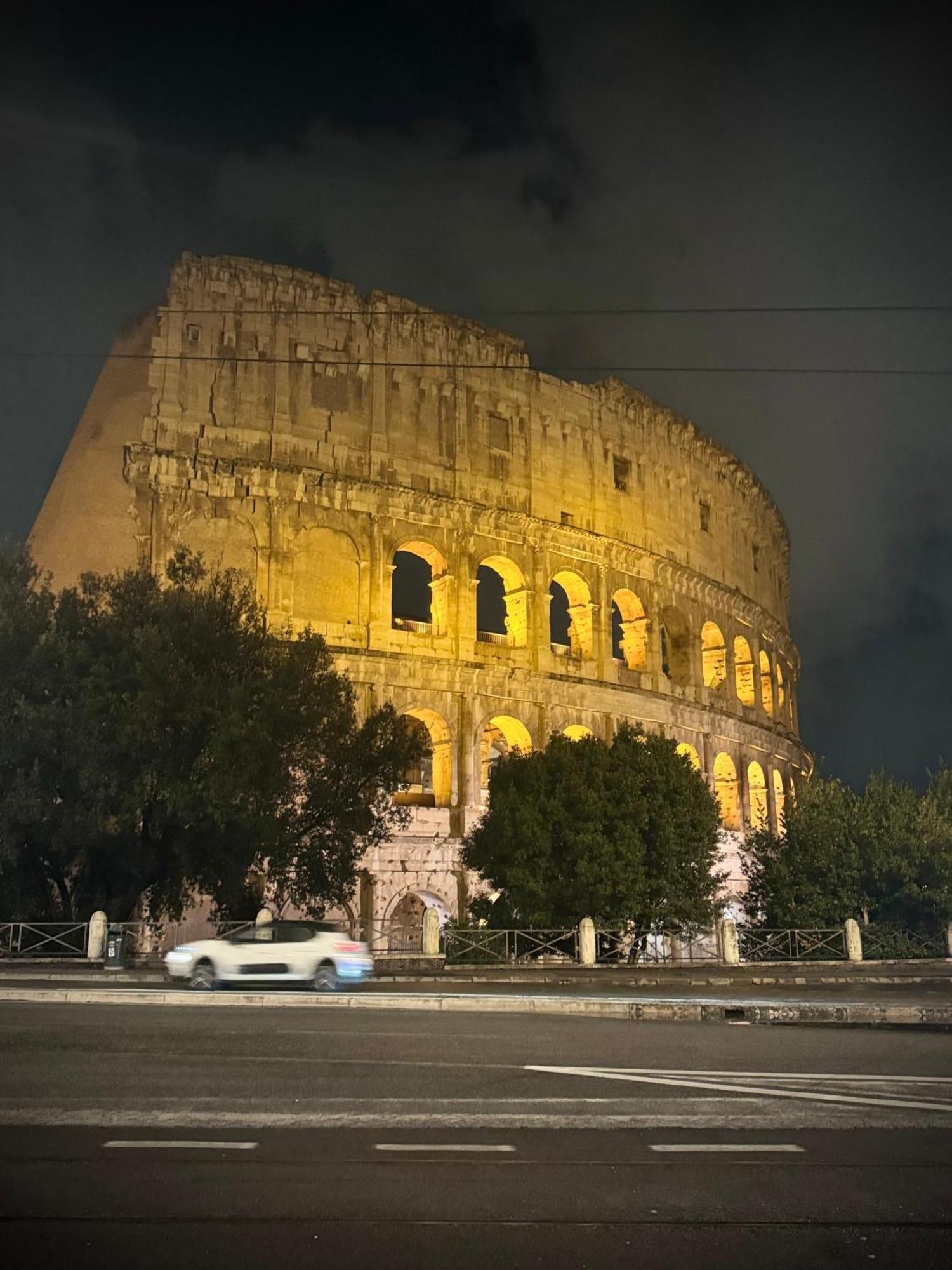 A Casa Di Lu, Al Colosseo - Guest House Рим Екстер'єр фото